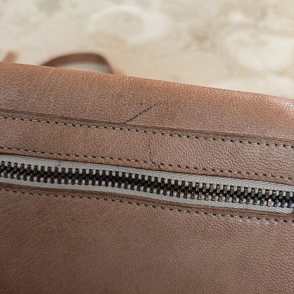 Soho Bags Made In Italy Leather Compact Crossbody Organizer Bag - Picture 13 of 16